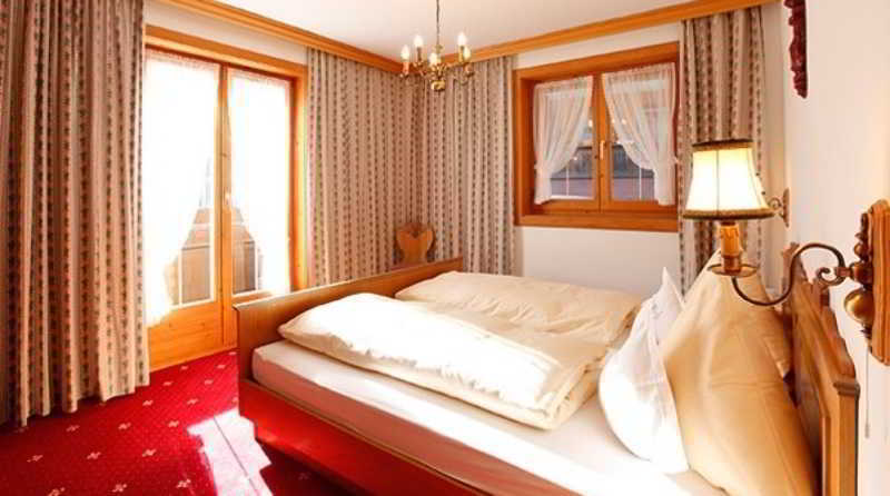 Hotel Tirolerhof แซร์เฟาส์ ภายนอก รูปภาพ