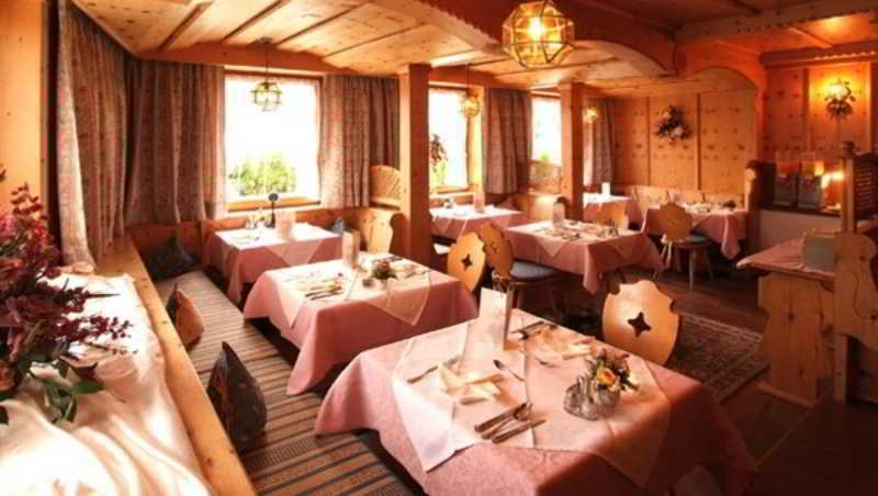 Hotel Tirolerhof แซร์เฟาส์ ภายนอก รูปภาพ