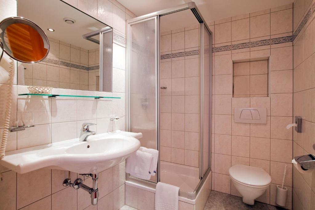 Hotel Tirolerhof แซร์เฟาส์ ภายนอก รูปภาพ