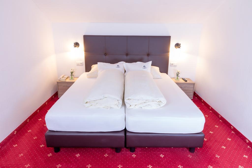Hotel Tirolerhof แซร์เฟาส์ ภายนอก รูปภาพ