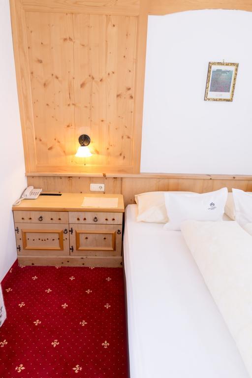 Hotel Tirolerhof แซร์เฟาส์ ภายนอก รูปภาพ