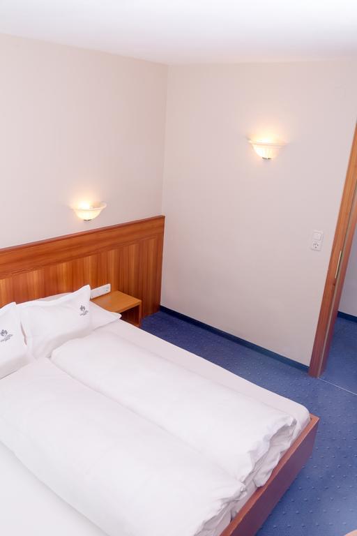 Hotel Tirolerhof แซร์เฟาส์ ภายนอก รูปภาพ