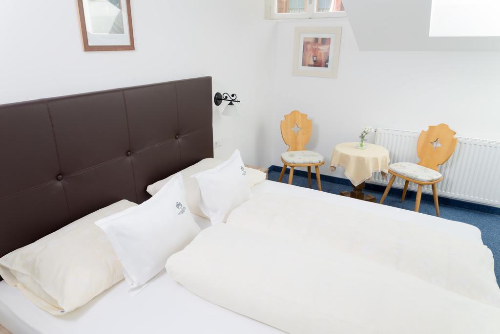 Hotel Tirolerhof แซร์เฟาส์ ภายนอก รูปภาพ