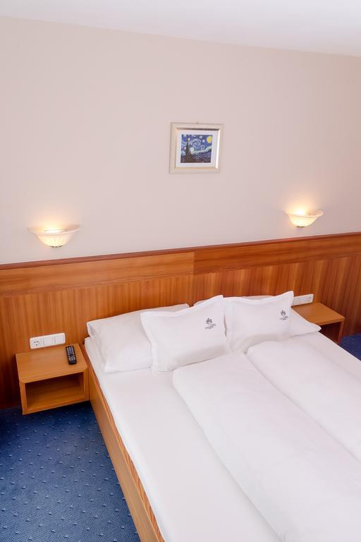 Hotel Tirolerhof แซร์เฟาส์ ภายนอก รูปภาพ