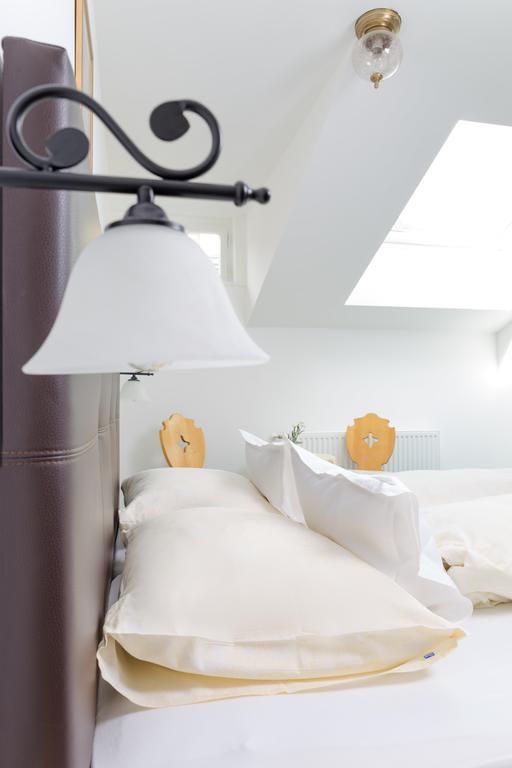 Hotel Tirolerhof แซร์เฟาส์ ภายนอก รูปภาพ